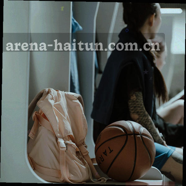 多个圆形图标代表赛事订阅、历史数据、实时比分和战报功能